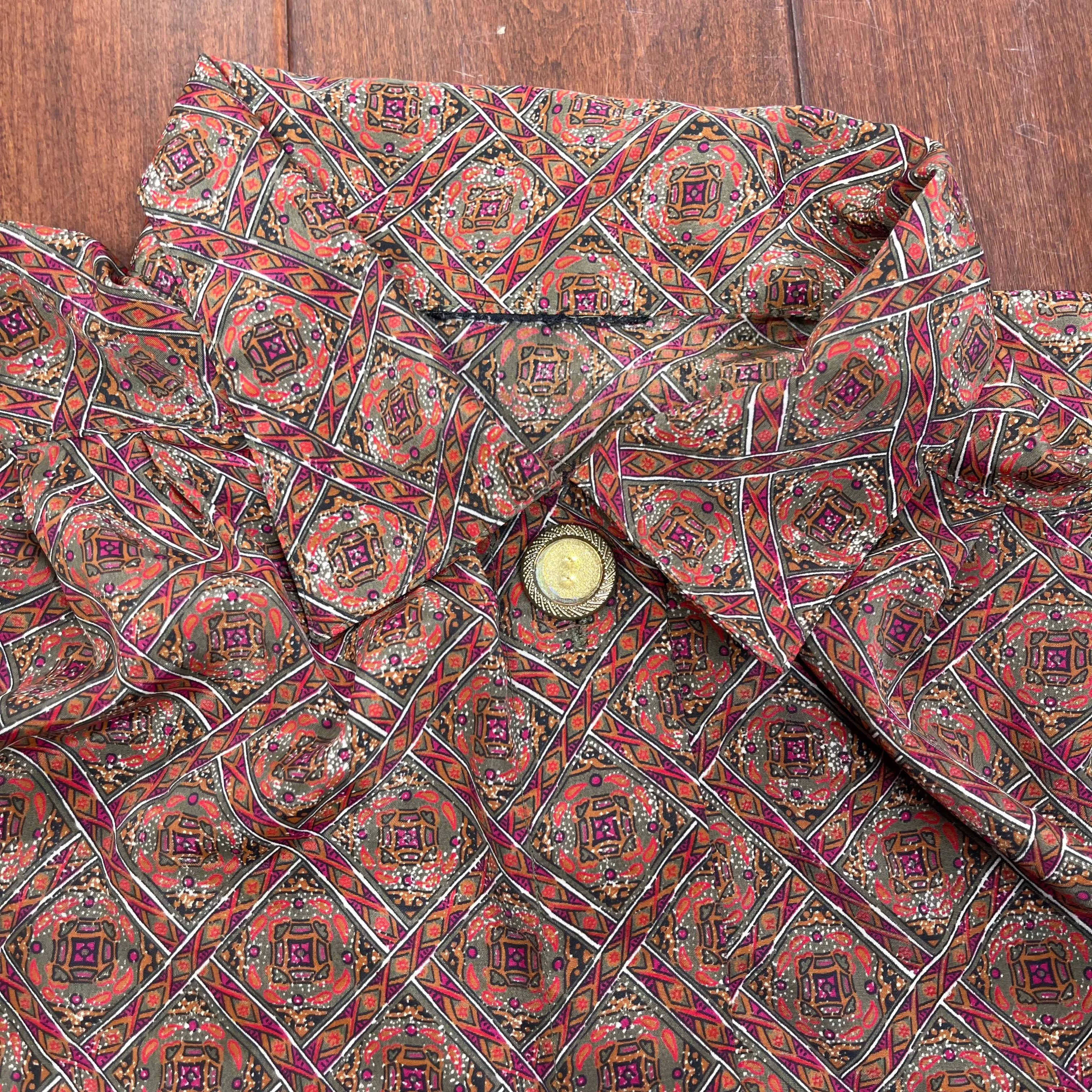 VINTAGE LIGHT BUTTON-UP